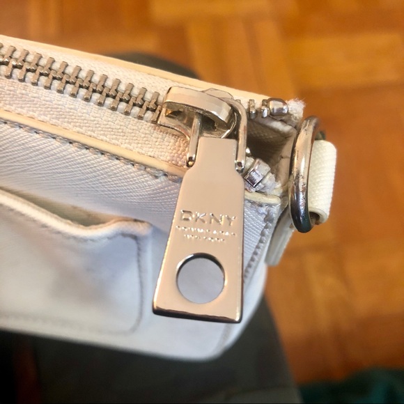 DKNY cream and gold leather pouch - Picture 5 of 6